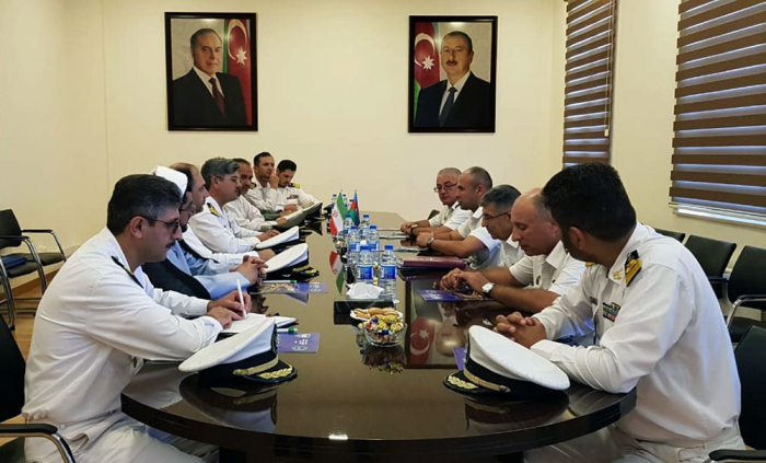   Im Hauptquartier der Aserbaidschanischen Seestreitkräfte finden Treffen mit Delegationen aus Kasachstan und dem Iran statt  