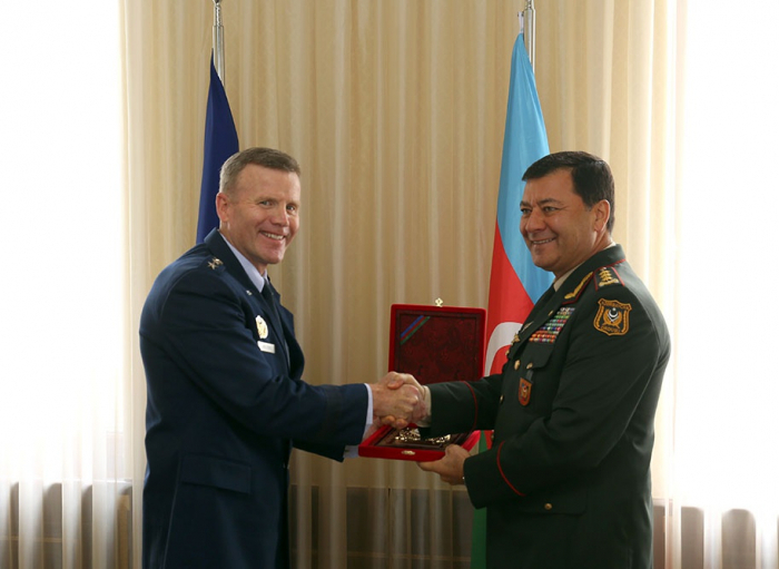   Le colonel-général Nedjmeddin Sadykov rencontre Tod Wolters -   PHOTOS    