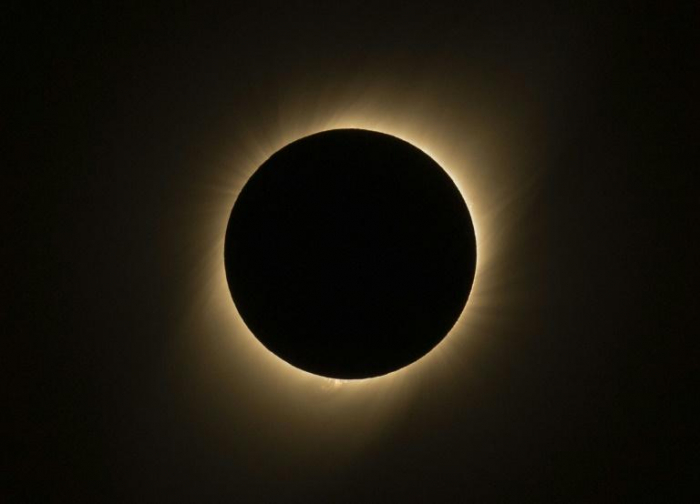 Le Chili observe une éclipse totale de soleil spectaculaire