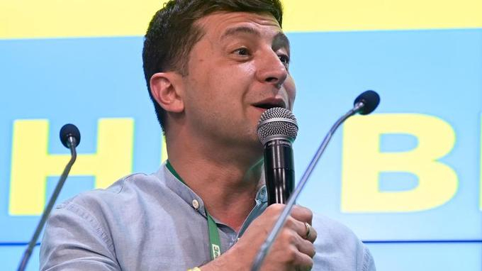  Législatives en Ukraine :  le parti du président Zelensky en tête avec un score record