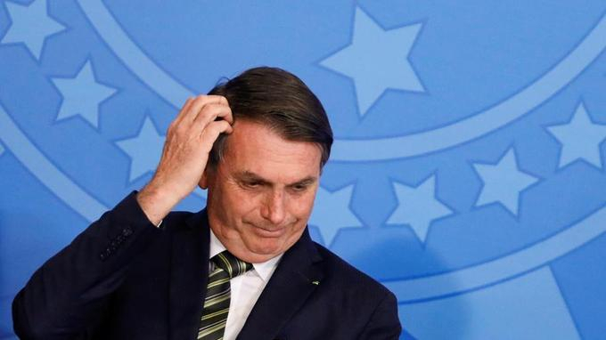 Bolsonaro annule un rendez-vous avec Le Drian... pour aller chez le coiffeur