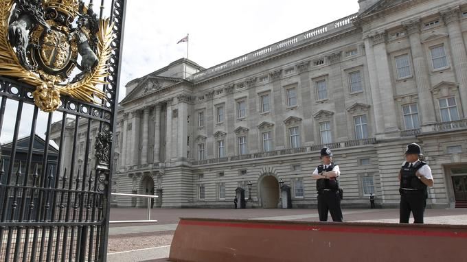 Londres: un homme arrêté après avoir escaladé les grilles de Buckingham Palace