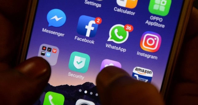  Outage hits  Facebook  ,  Instagram  ,  WhatsApp  services worldwide 