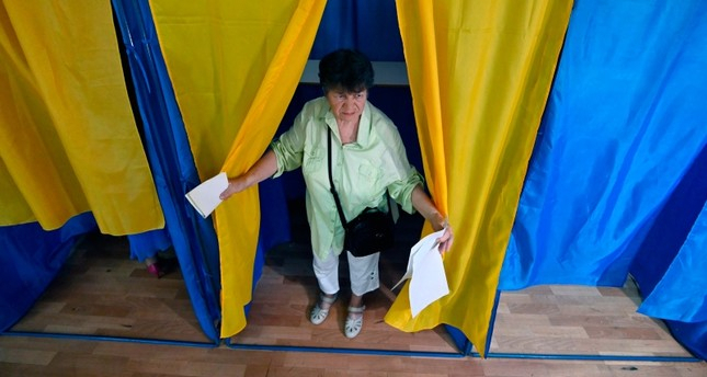 Ukrainians head to polls in snap parliamentary election