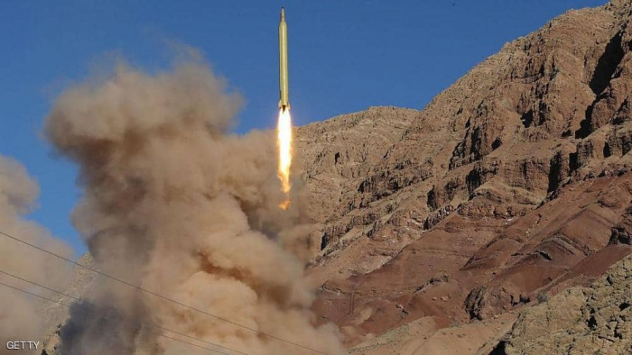 إيران تختبر صاروخا باليستيا يصل مداه لـ 1000 كيلومتر