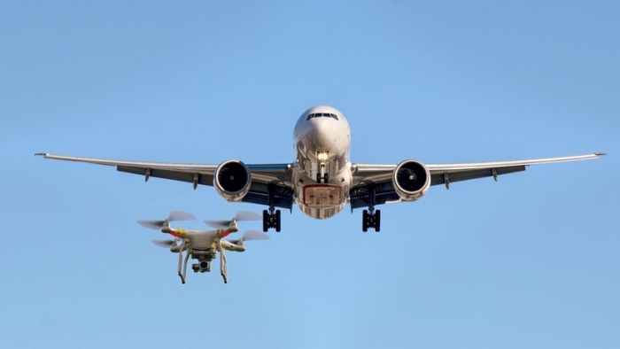 Un dron casi impacta con un avión con 186 pasajeros a bordo