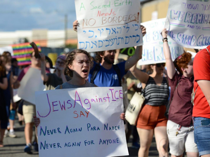 Jewish protesters block entrance to Trump administration