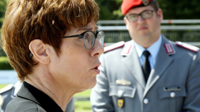 Verteidigungsministerin Kramp-Karrenbauer legt Amtseid ab