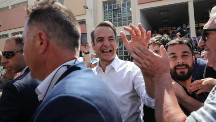  Législatives en Grèce:  les conservateurs écrasent Tsipras, selon les sondages