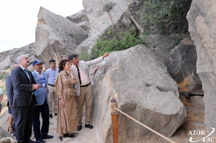   Directora General de la UNESCO visita Gobustán  