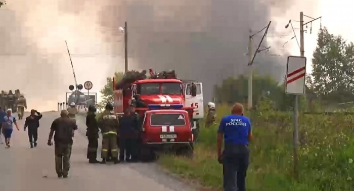 إنسان آلي يشارك في مكافحة حريق مستودع ذخائر في إقليم كراسنويارسك