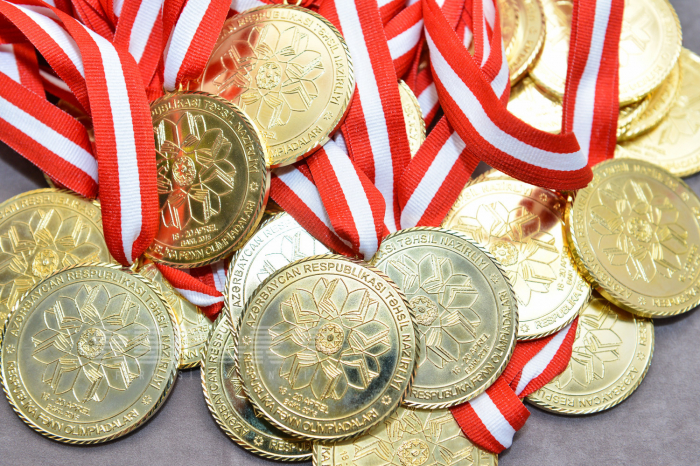 Bakıda 14 məzuna qızıl medal verilib