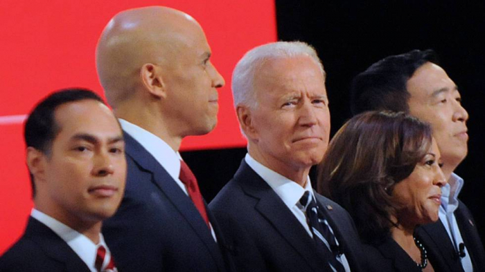 Biden concentra los ataques de los rivales demócratas