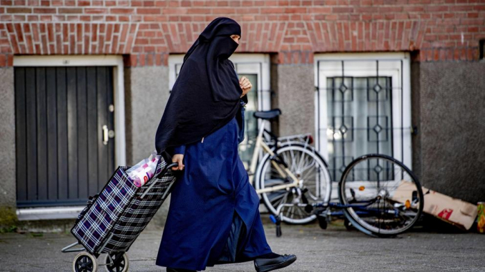   La prohibición del burka en Holanda entra en vigor rodeada de rebelión  