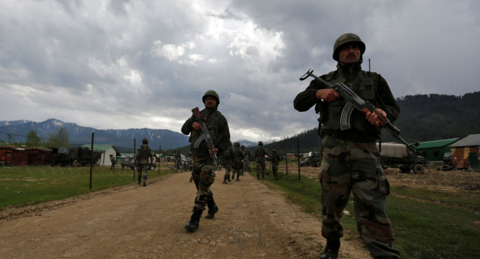   La India envía decenas de miles de uniformados a Cachemira  