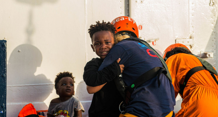   Zwei Rettungsschiffe im Mittelmeer blockiert – Schwangere mit Wehen an Bord  