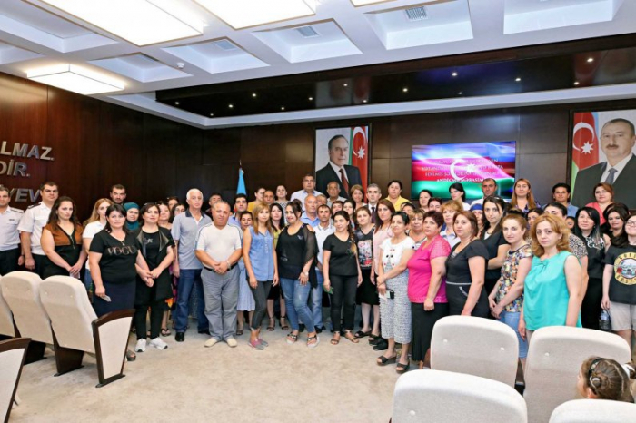  83 personas se juramentan para convertirse en ciudadano de Azerbaiyán 