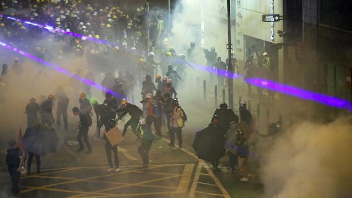   Polizei nimmt 44 Demonstranten fest  