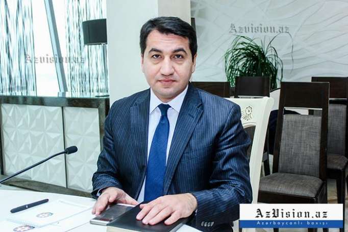 Hikmet Hajiyev: Las declaraciones de Pashinián deben considerarse como irresponsabilidad y falta de respeto hacia la comunidad internacional