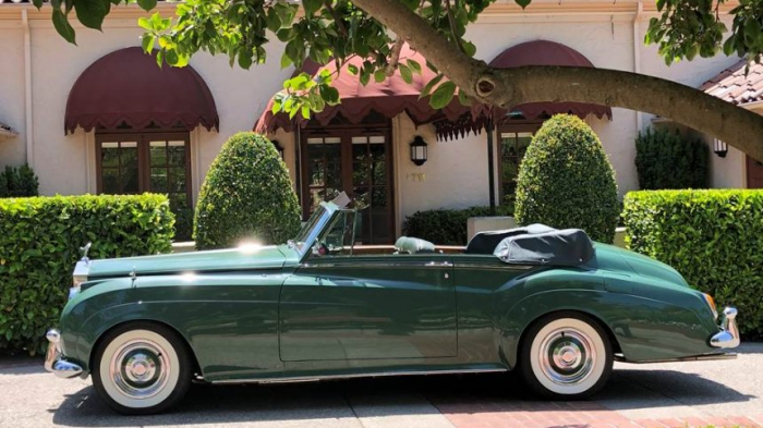   Rolls-Royce von Elizabeth Taylor für   520.000 Dollar   versteigert  