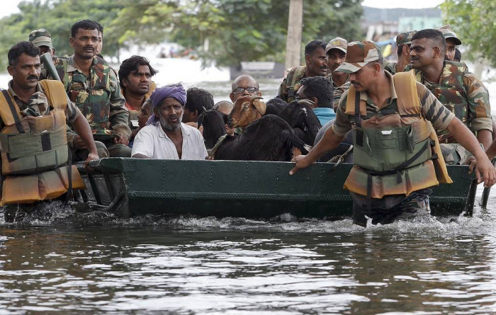 Heavy rains strike western India, 130,000 people evacuated