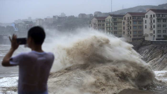   Al menos 13 muertos, 16 desaparecidos y más de un millón de evacuados tras el paso de un tifón en China  