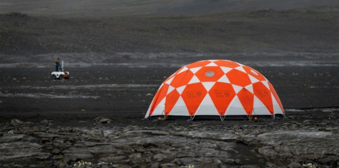   NASA descends on Icelandic lava field to prepare for Mars  
 