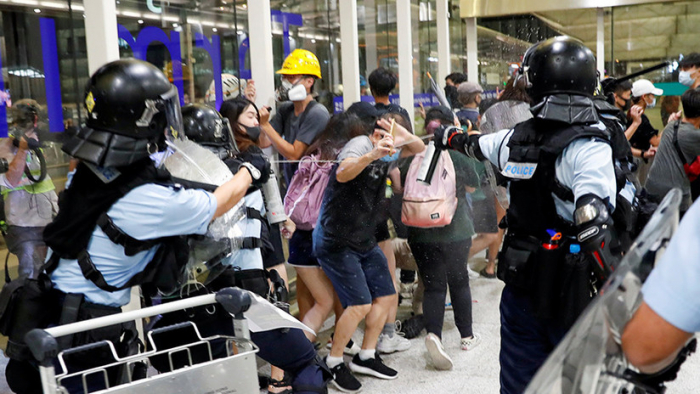 Cancillería de China condena el apoyo de políticos estadounidenses a los "violentos y criminales" disturbios de Hong Kong
