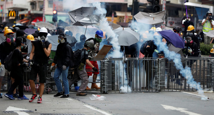 El hombre más rico de Hong Kong pide a los manifestantes detener la violencia