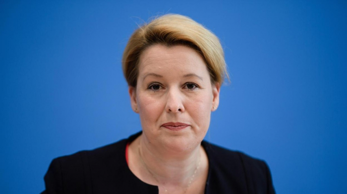 La ministra alemana de Familia ofrece su dimisión por sospecha de plagio en el doctorado