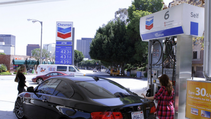   EE.UU.:   Una gasolinera desata un caos vehicular luego de ofrecer el litro de combustible a 10 centavos de dólar