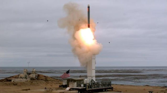 EE.UU. prueba un misil de alcance medio por primera vez en 30 años