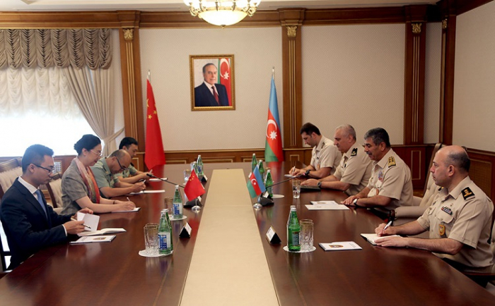   Azerbaiyán y China discuten la cooperación técnico-militar  