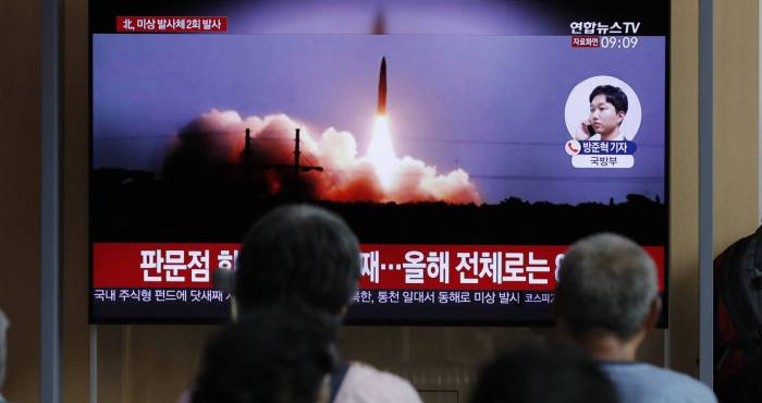Corea del Norte dispara dos misiles balísticos al mar