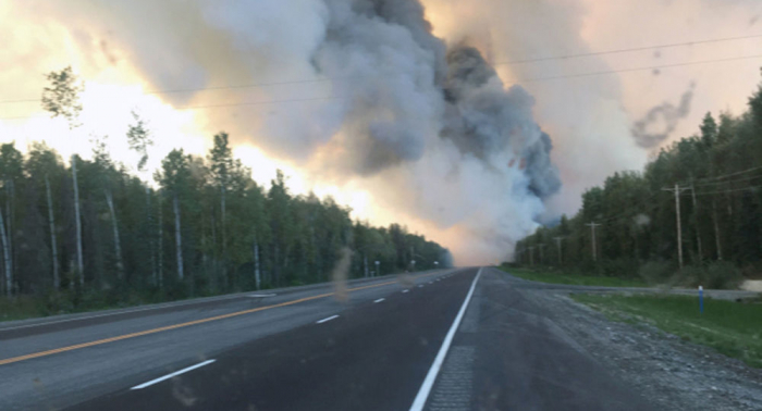 Incendio forestal en Alaska deja en cenizas a decenas de viviendas y centenares de evacuados