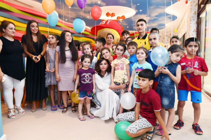   Mehriban Aliyeva asistió a la inauguración de guarderías y jardines de infancia y diversión para los niños  
