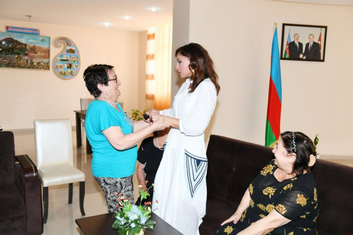   Mehriban Aliyeva besuchte das soziales Versorgungszentrum für Menschen im Rentenalter -   FOTOS    