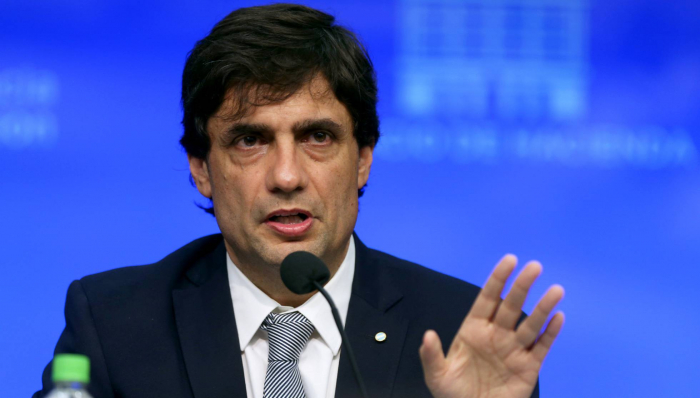 Argentina pide al FMI renegociar los plazos de su deuda