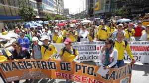   Profesores toman las calles de Bogotá durante una huelga nacional  