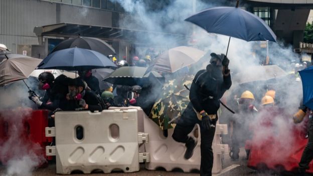     Hong Kong protests  : Demonstrators defy ban on march  