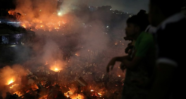 Massive fire in Bangladesh slum leaves 10,000 homeless