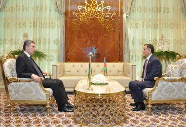   Primer ministro azerbaiyano se reúne con el presidente turcomano  