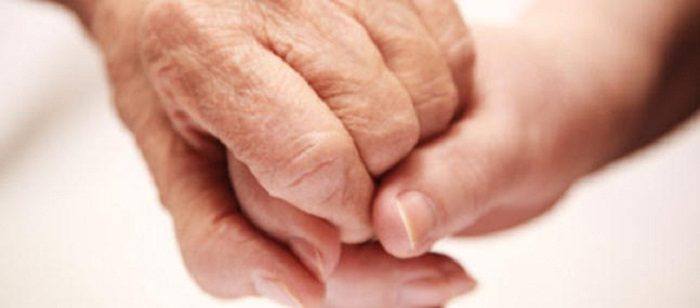 Alzheimer: un test sanguin pour détecter la maladie jusqu’à 20 ans en avance