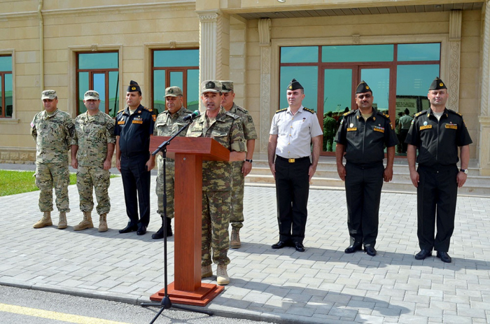  Türkische und georgische Soldaten in Baku-  Fotos  