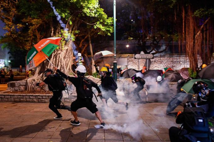 Nouveaux heurts entre police et manifestants à Hongkong