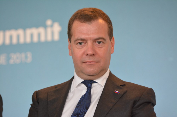  Medvedevdən birinci xanıma ad günü təbriki 