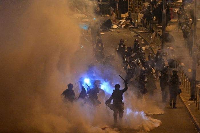 Hongkong: la police tire des gaz lacrymogènes sur les manifestants