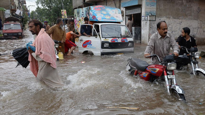 Şiddətli yağışlar 27 nəfərin ölümünə səbəb oldu