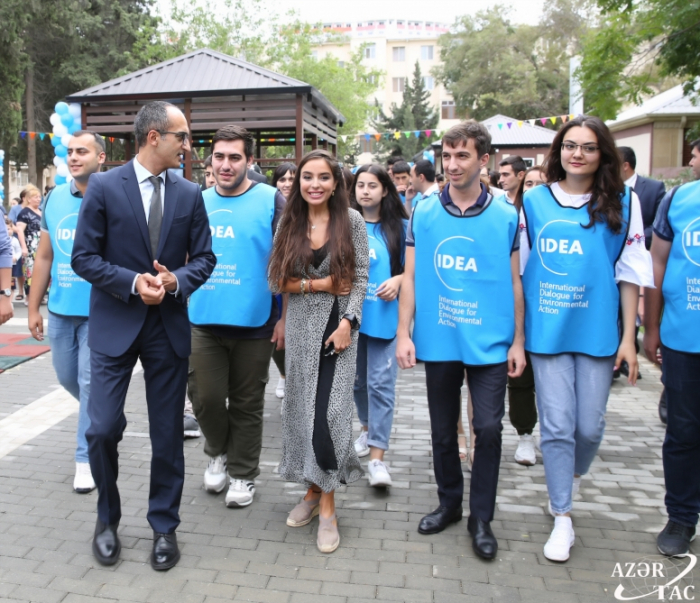   Leyla Aliyeva asiste a la inauguración de otro patio en el marco del proyecto "Nuestro patio"    