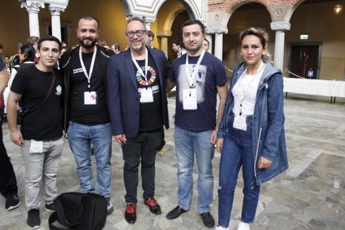   Los wikipedistas azerbaiyanos en la conferencia internacional  